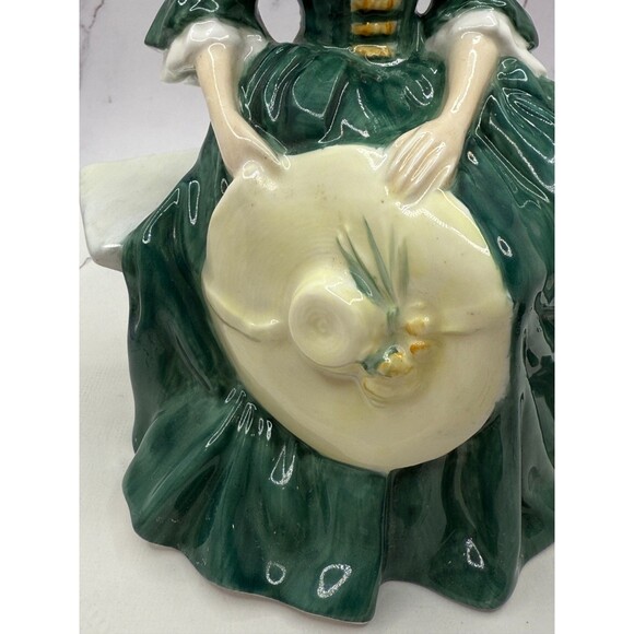 Royal Doulton Figurine 2228 A Lady from Williamsburg sitting on bench Colonial - Picture 11 of 14